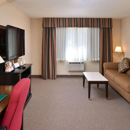 Quality Inn & Suites Walnut - City Of Industry Dış mekan fotoğraf